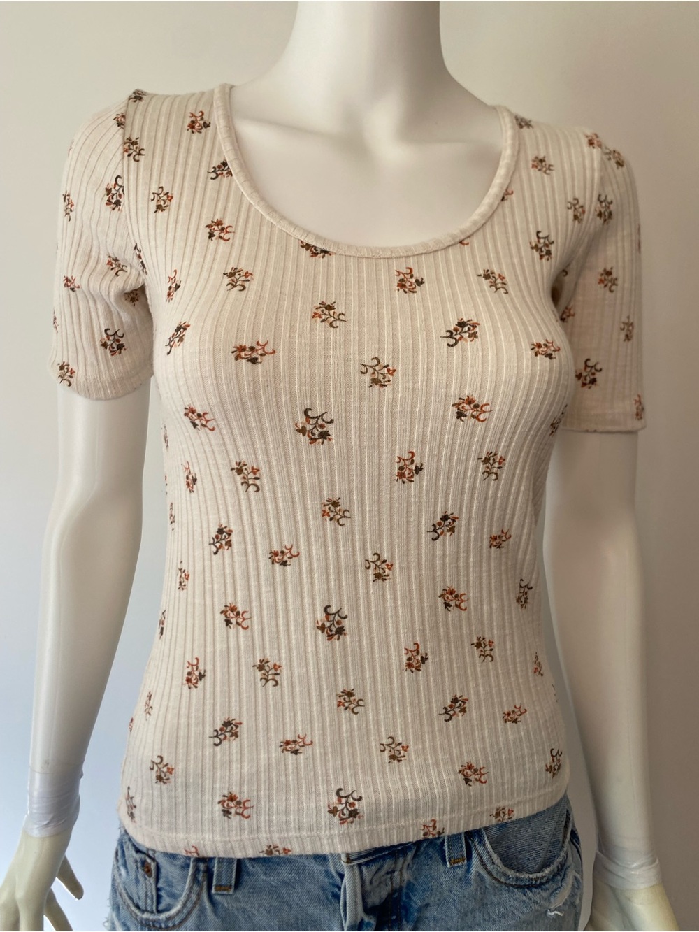 Cream Ribbed Scoop Neck Floral Short Sleeve Tee